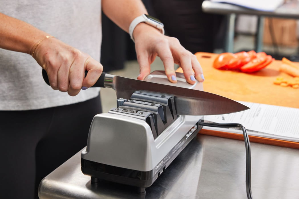 What angle to sharpen kitchen knives